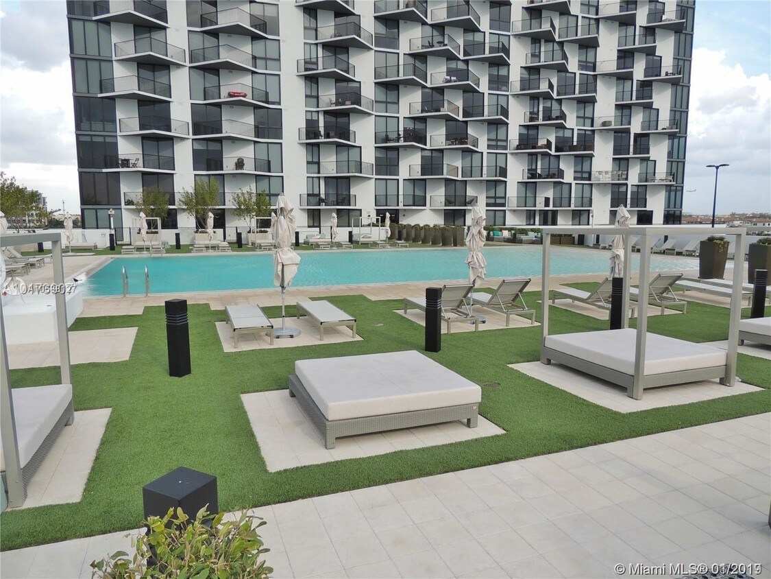 Foto principal - 5300 Paseo boulevard