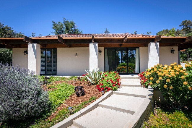 Foto del edificio - Dream Casita in Hope Ranch!