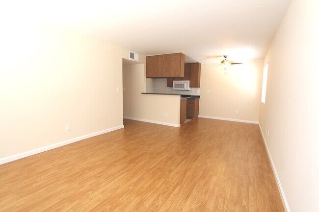 Foto del edificio - 5421 Kester Ave