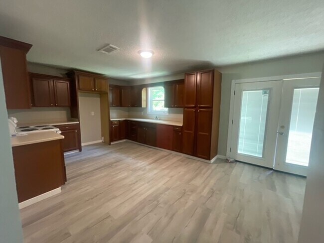 Foto del edificio - Renovated 4 Bedroom 2 Bath Home for Rent!