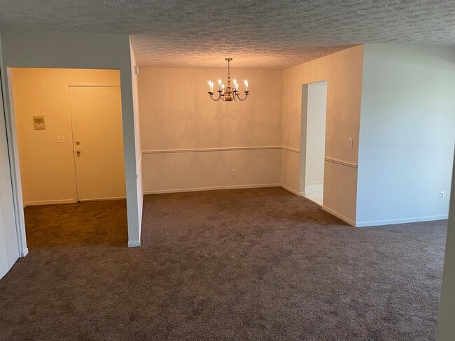 Building Photo - Courtview Garden Apartments