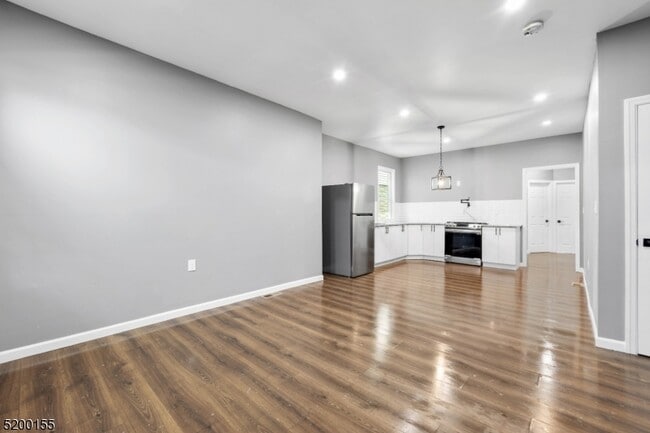 Building Photo - 452 15th Ave