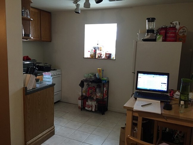 Building Photo - 2021 W McLean Ave