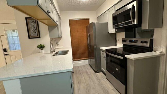 Foto del edificio - 6246 Oak Cluster Cir