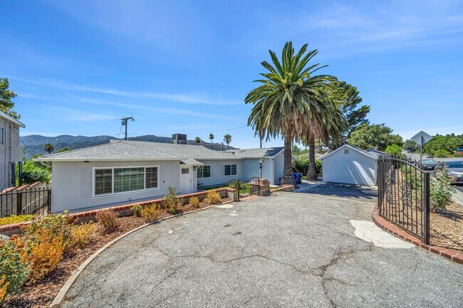 Foto del edificio - 3142 Los Olivos Ln
