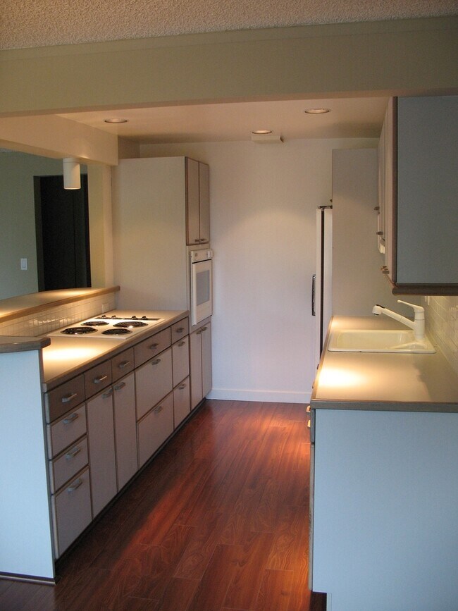 Foto del edificio - 3722 27th Pl W