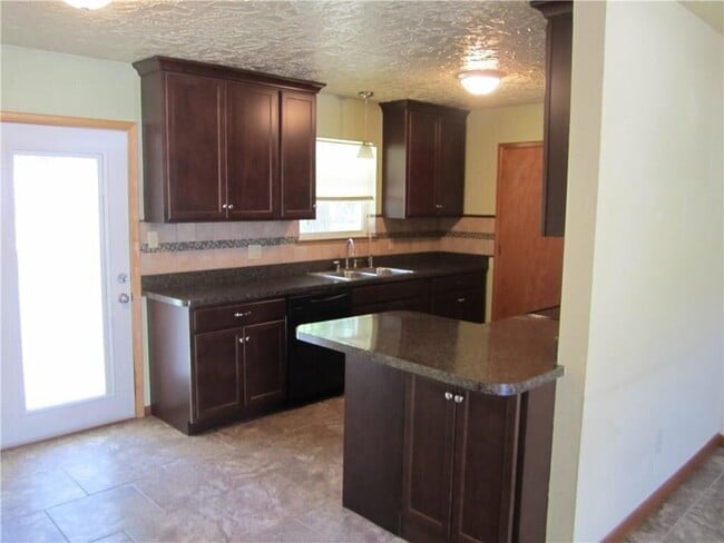 Building Photo - 212 S Mercedes Dr