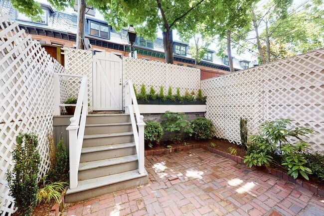 Building Photo - 60 Chandler St
