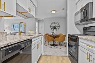 Building Photo - Runaway Bay Apartment Homes