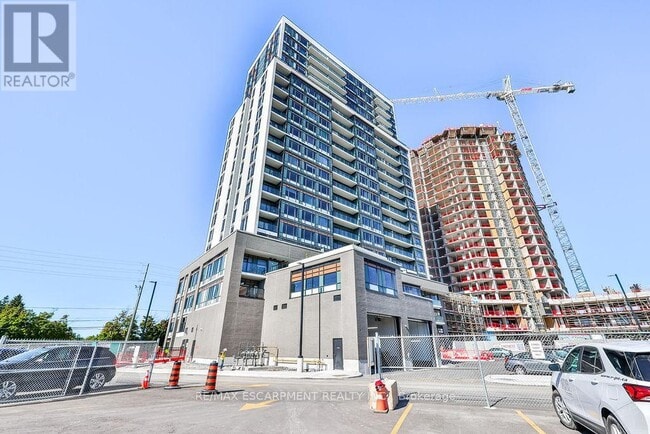 Building Photo - 8010 Derry Rd W