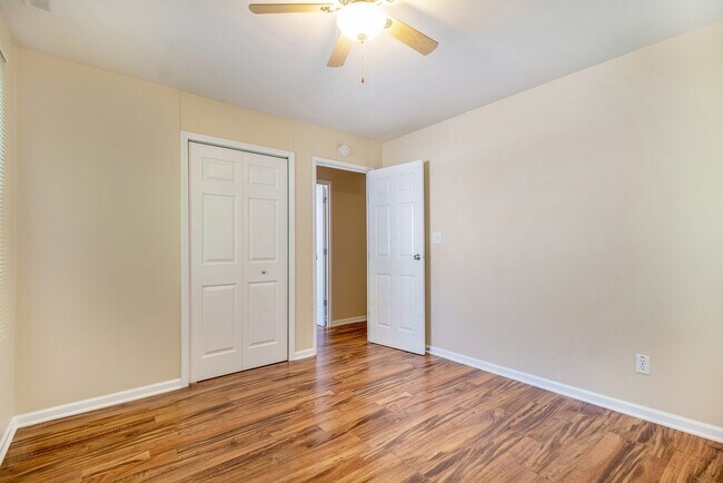 Building Photo - Contemporary, remodeled 920sqft., 3-bedroom, 1-bath single-family ranch with yard