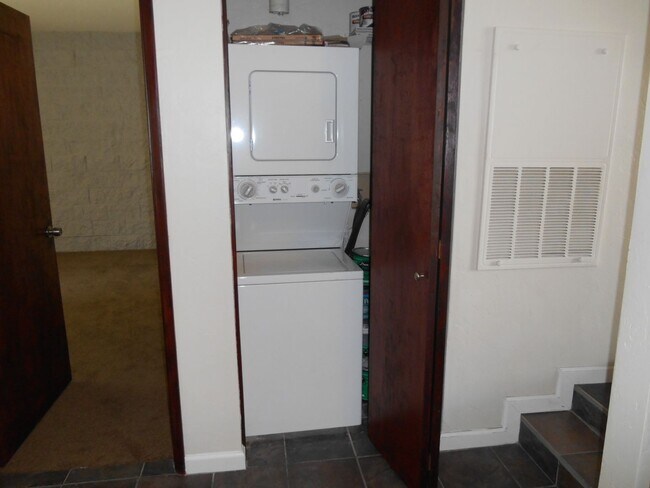 Foto del edificio - Eastside (Golf Links and Pantano) spacious 2nd floor 2 bed, 2 bath condo!