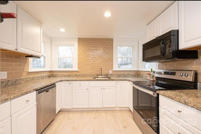 Foto del edificio - 642 10th St Blvd NW
