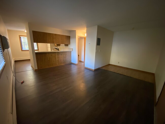 Building Photo - 605 2nd St S