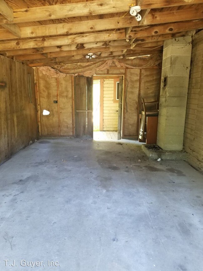 Building Photo - 3 br, 1 bath House - 1744 Little Hanaford Rd