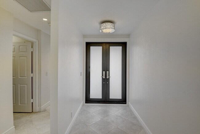 Building Photo - 20020 Sawgrass Ln