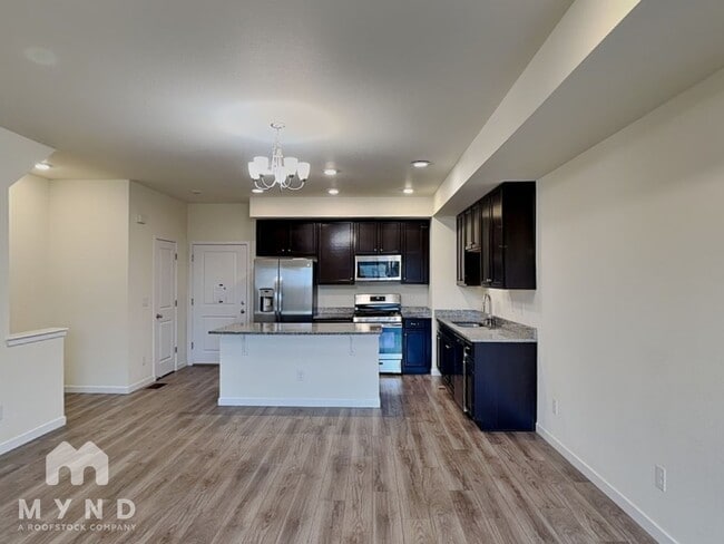 Foto del edificio - 887 E 98th Ave