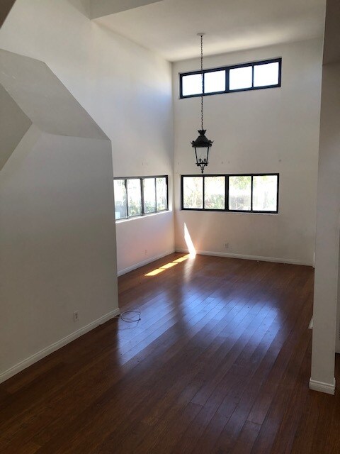 Building Photo - 31 Buccaneer St