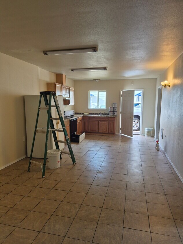 Foto del edificio - 402 Mineral Ave