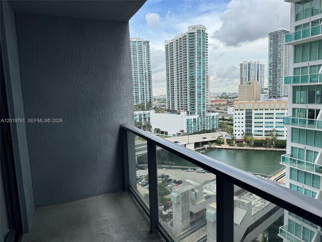 Foto del edificio - 31 SE 6th St