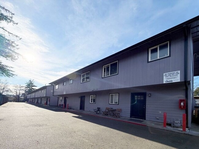 Foto del edificio - 2447 Roosevelt Blvd