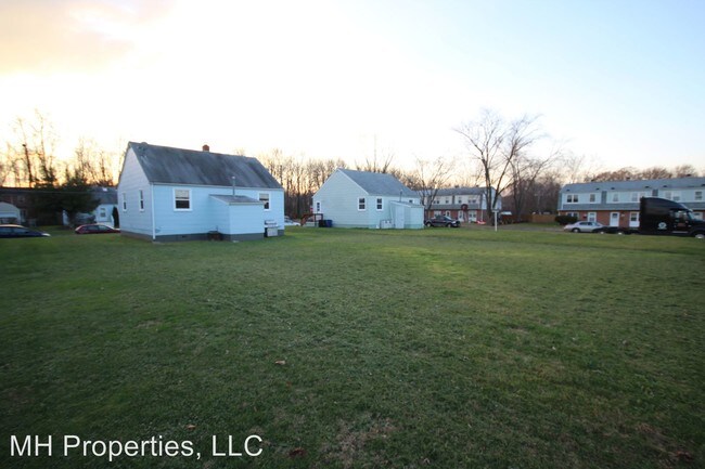 Building Photo - 2 br, 1 bath House - 151 W. Deen Avenue