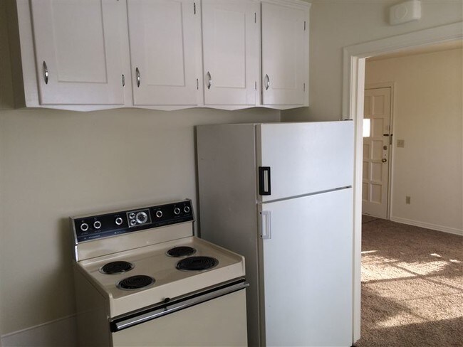Foto del edificio - 1 br, 1 bath Apartment - 321 E. 5th Street