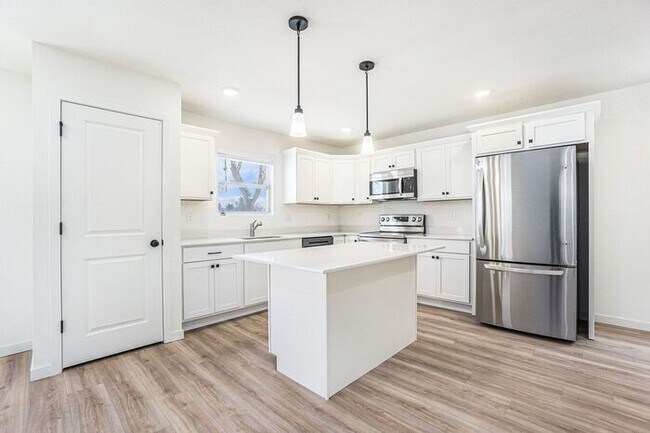 Building Photo - Get 50% off your first month’s rent when you apply by February 28th! Limited time only. Restricti...