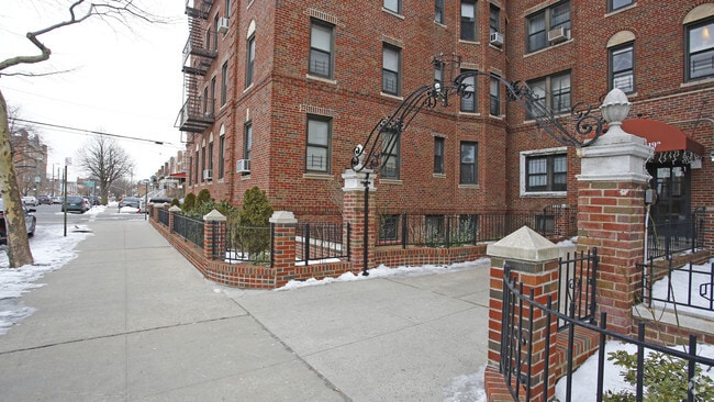 Building Photo - 2245 E 19th St