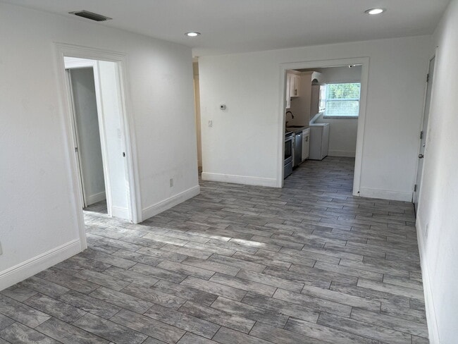 Building Photo - 4908 W Ingraham St