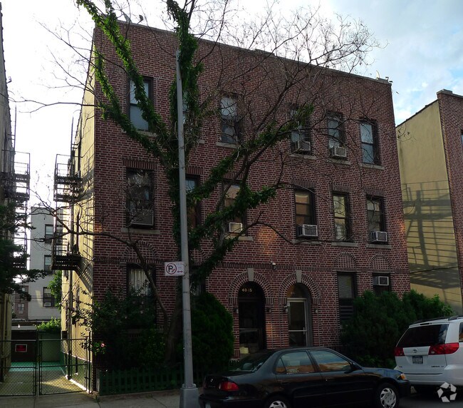 Building Photo - 40-17 67th St
