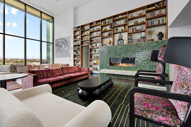 Chimenea acogedora - Flora RiNo