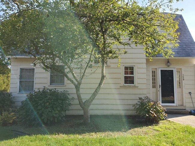 Building Photo - 159 Shore Rd
