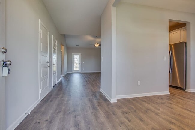 Building Photo - ***ASK ABOUT OUR FREE RENT SPECIAL (with a...