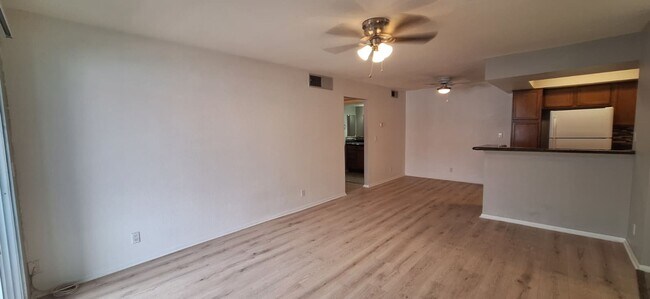 Foto del edificio - 1455 E Katie Ave