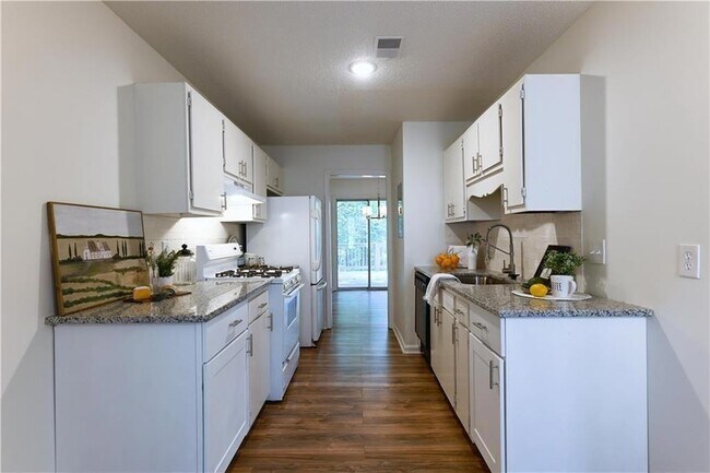 Foto del edificio - 1697 Cedar Bluff Way