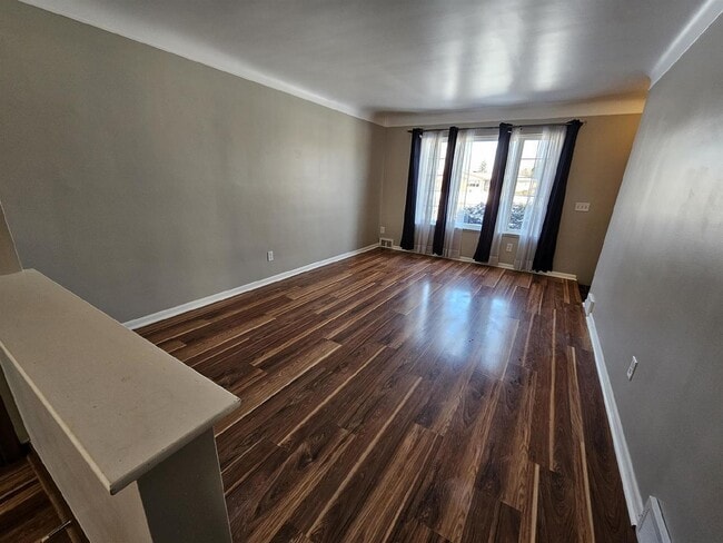 Building Photo - 2 Bedroom, 2 Bath Duplex, Huge Basement with 2-Car Garage – St. Clair Shores