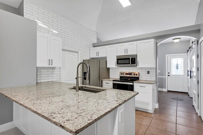 Building Photo - 7686 Pine Fork Dr
