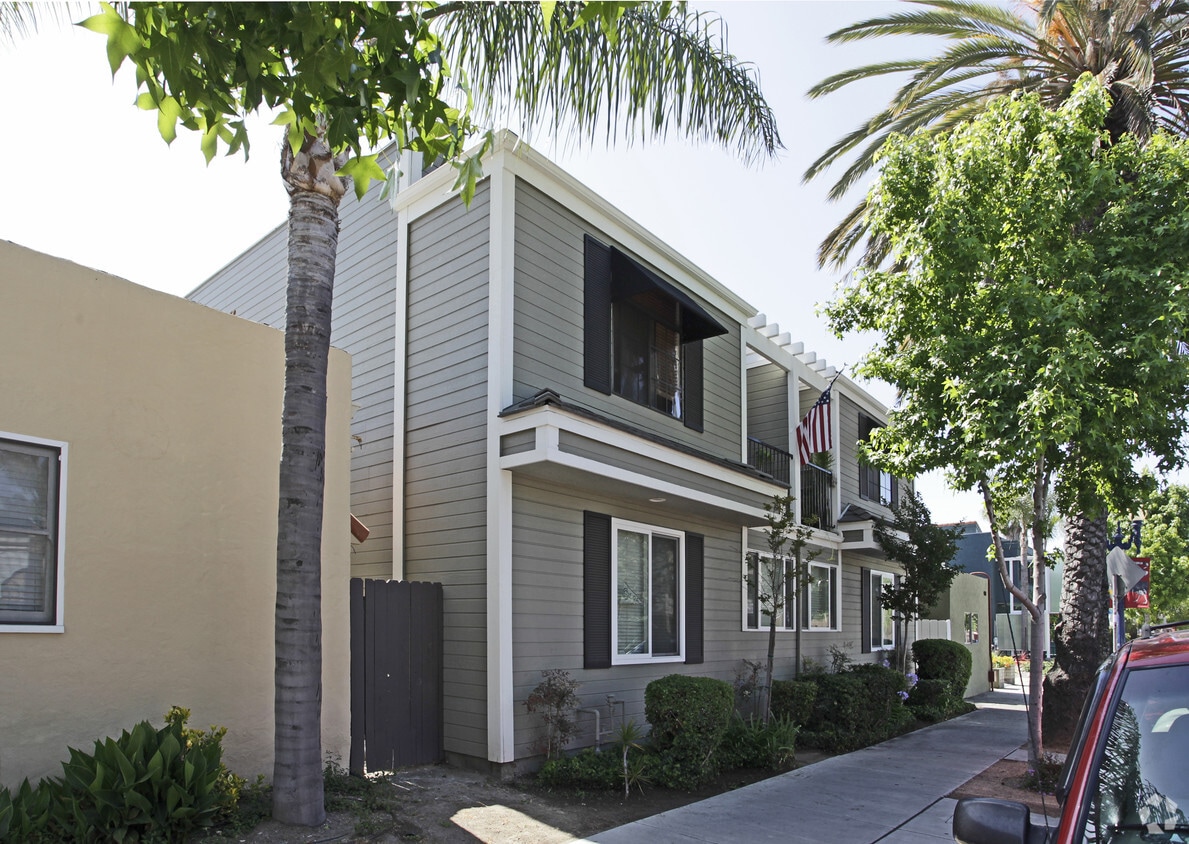 Building Photo - 4565-4571 Park Blvd