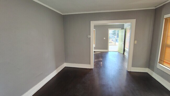 Foto del edificio - 320 W Elm St