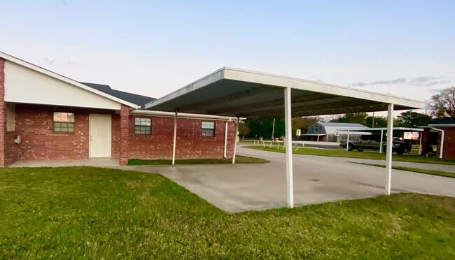 Building Photo - 9650 Front St