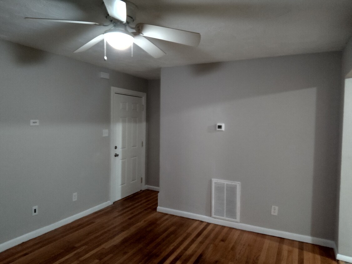 Foto del edificio - 1700 Edwards Ave