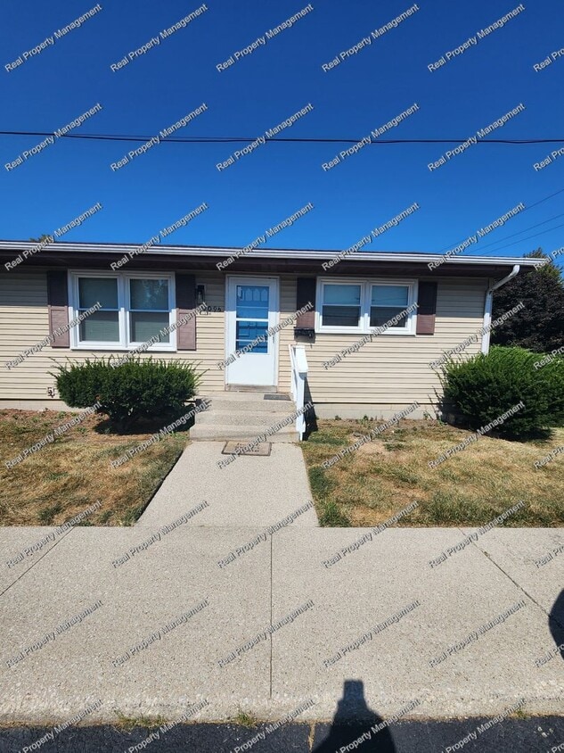 Primary Photo - Two Bedroom Crown Point Apartment