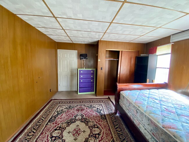 Bedroom - 804 Ash St