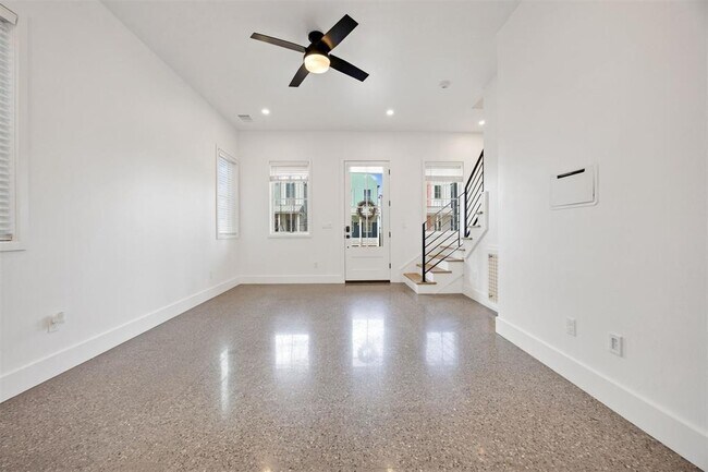 Building Photo - 966 Hangar Dr