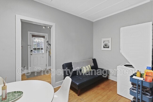 Foto del edificio - 415 N Neil St