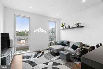 Building Photo - 1501 N 31st St