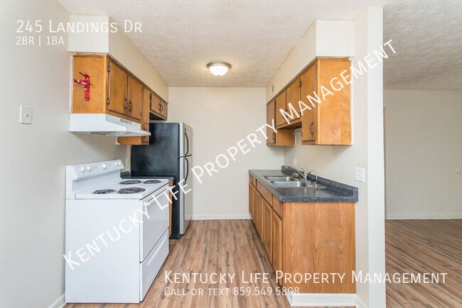 Building Photo - 245 Landings Dr