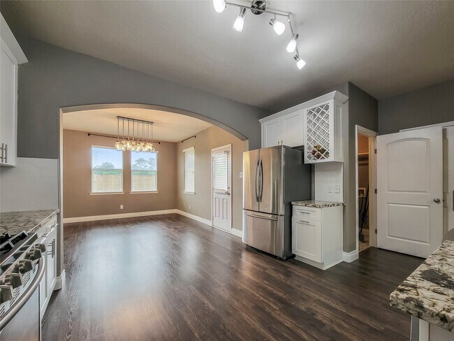 Building Photo - 4626 Legends Bay Dr