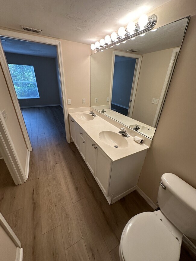 Building Photo - 28261 Pine Haven Way